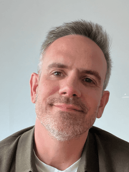 AskEd raises £100,000 pre-seed to deploy voice AI for out‑of‑hours student recruitment